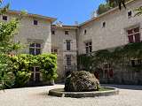 Château de Thézan Saint-Didier - La Cour d'Honeur