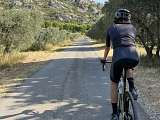 Unusual Ride Guide touristique à vélo à Aureille Cycliste et oliviers