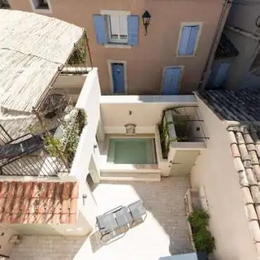 VILA LAURENS