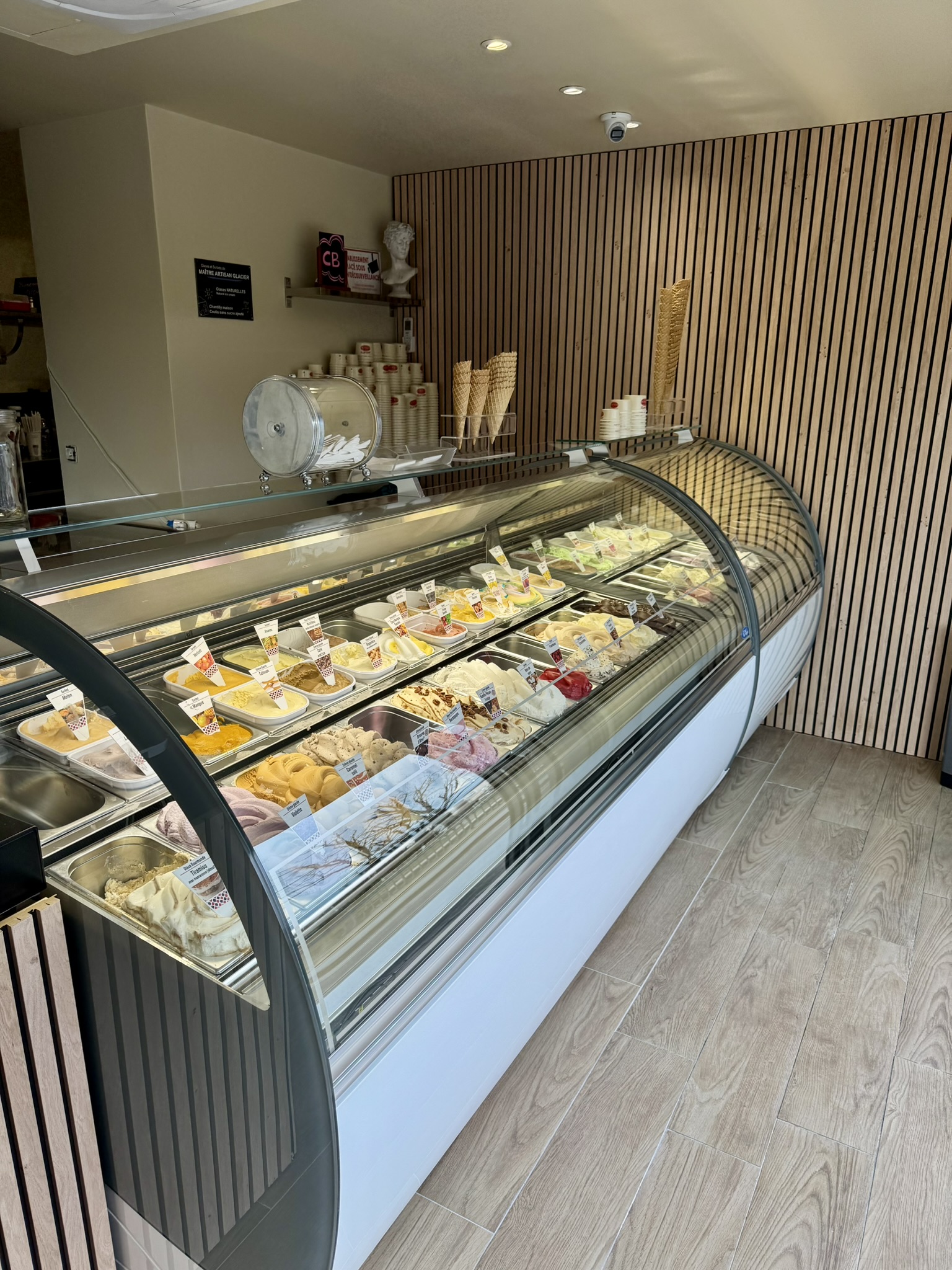 Glaces parfums vitrine