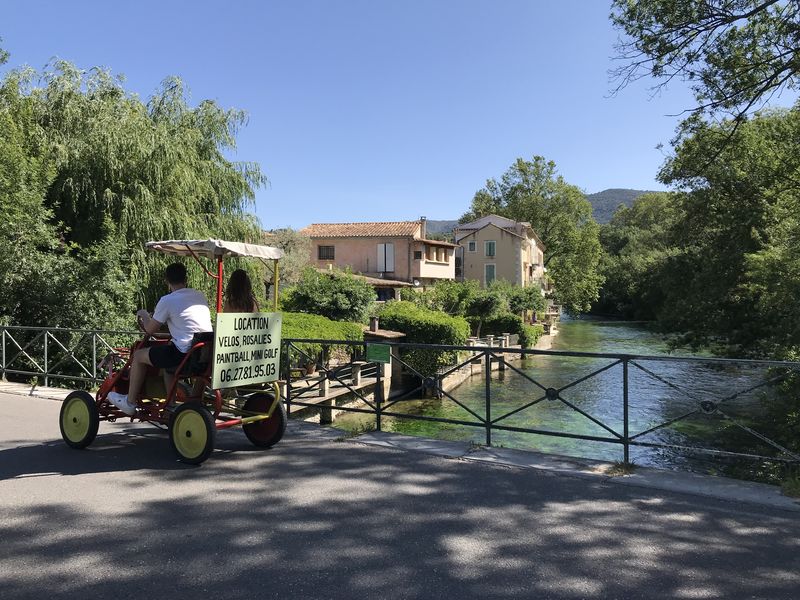 Rosalie en bord de sorgue pour 2 personnes