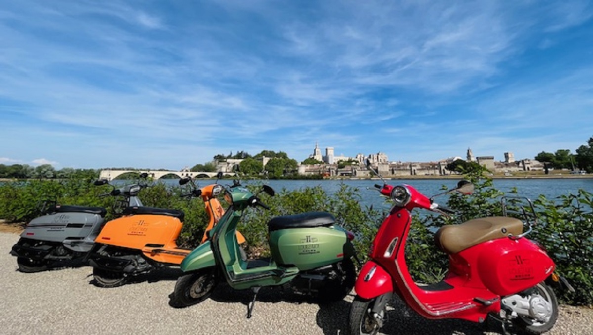 Scooters en face de avignon