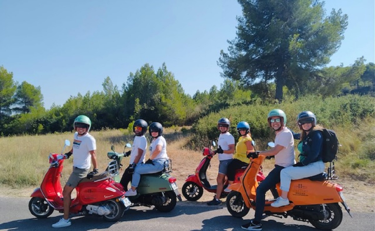 Groupe sur scooters de location