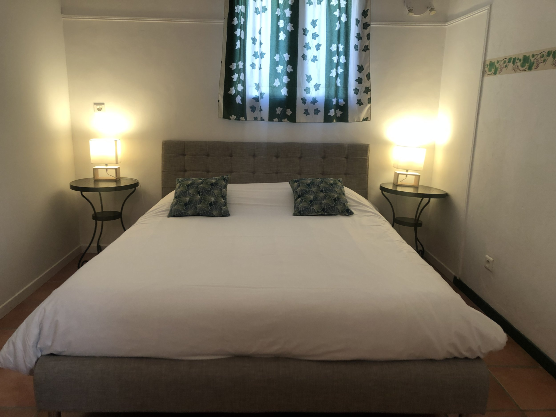 Chambre avec lit double du gîte vert 