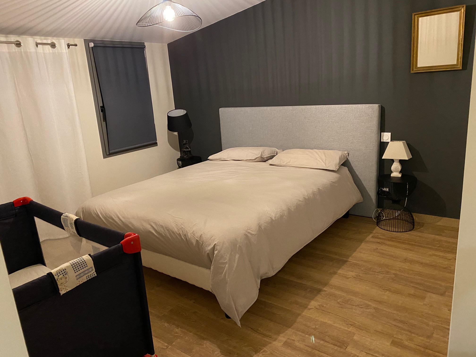 Chambre avec lit double et option lit bébé