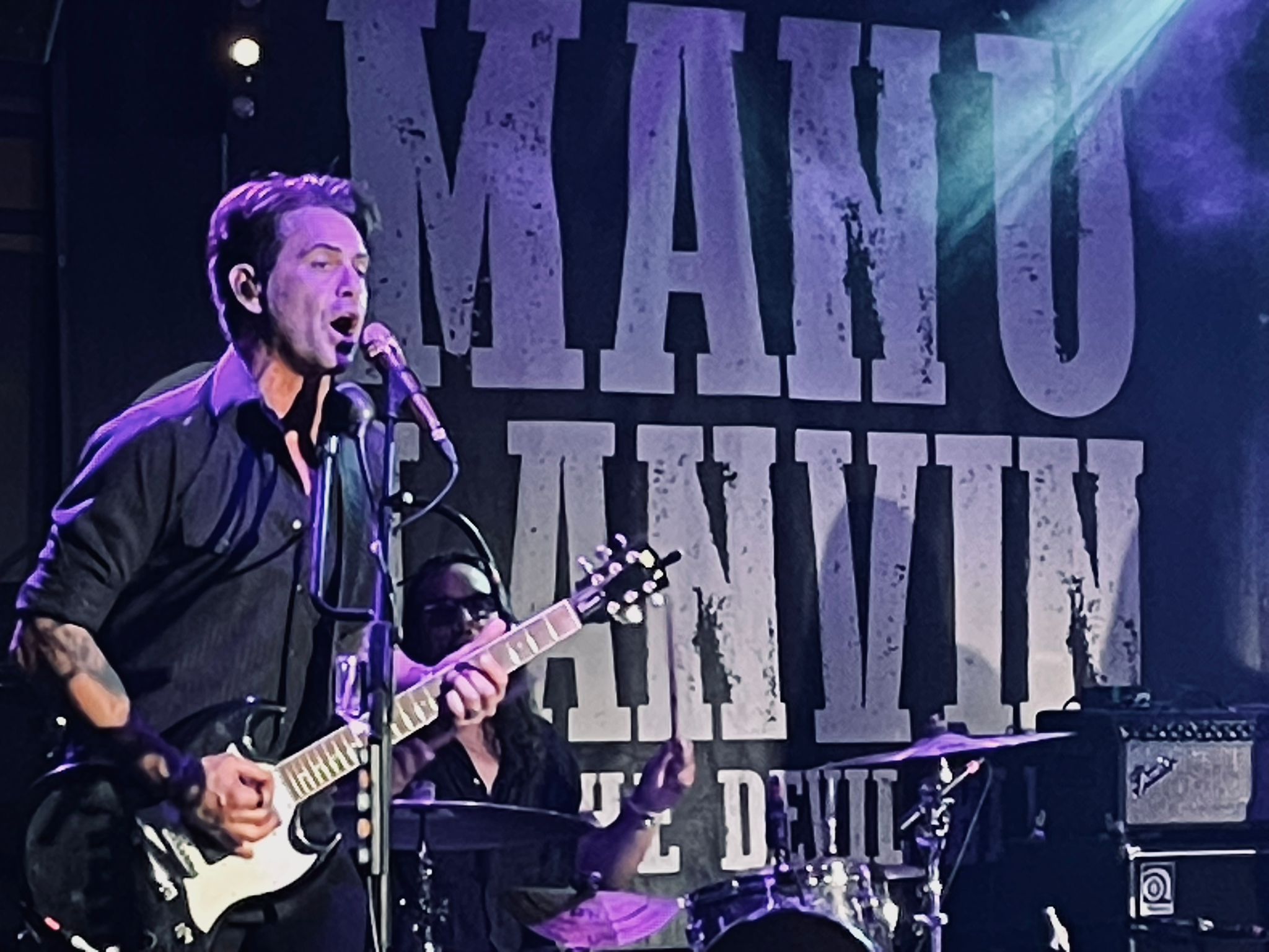 Manu Lanvin en sur scène