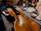 Violon en cours de révision