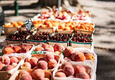 Place au Marché à Fontaine de Vaucluse