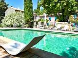 la piscine et la propriété