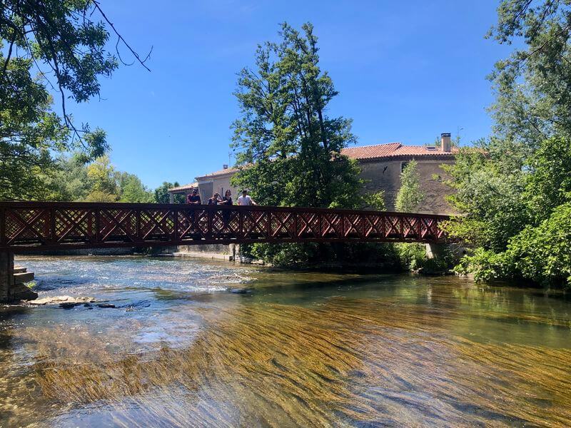 Pont de la garancine au dessus de la sorgue au Thor.