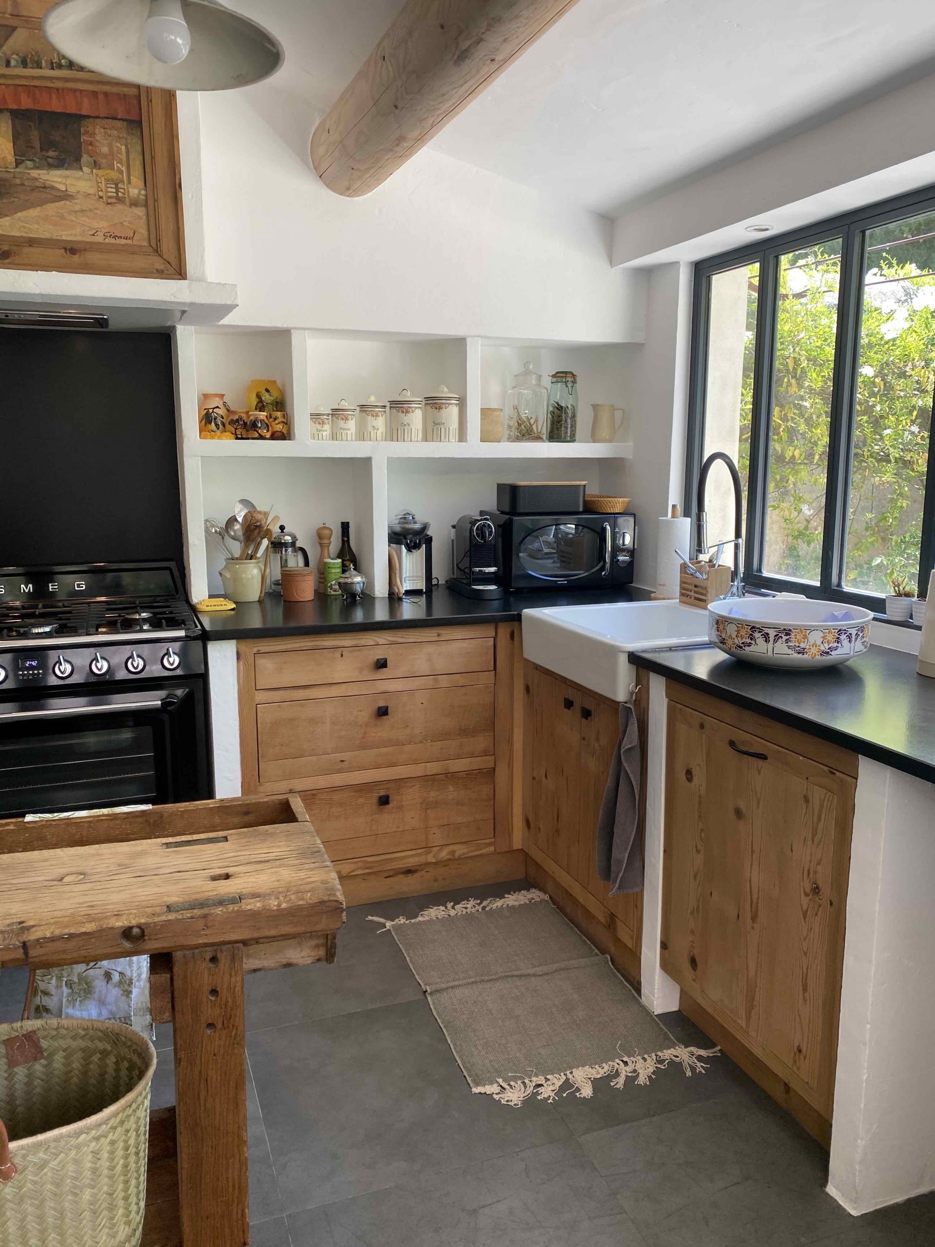 cuisine équipée avec finition en bois
