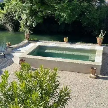 Mas des Chineurs - Mas Provençal les pieds dans l'eau