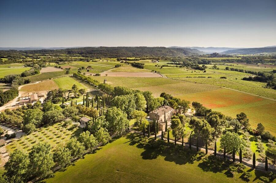 photo aérienne de l'ensemble du domaine, figurant ses vignes