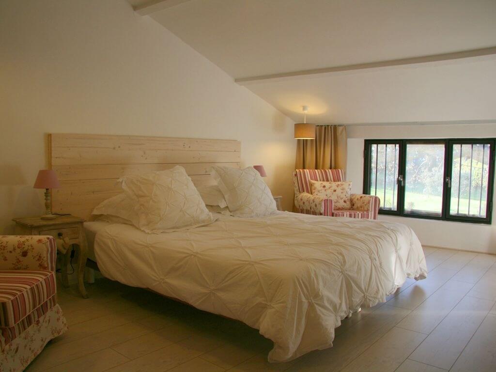 vue de la chambre avec le lit double